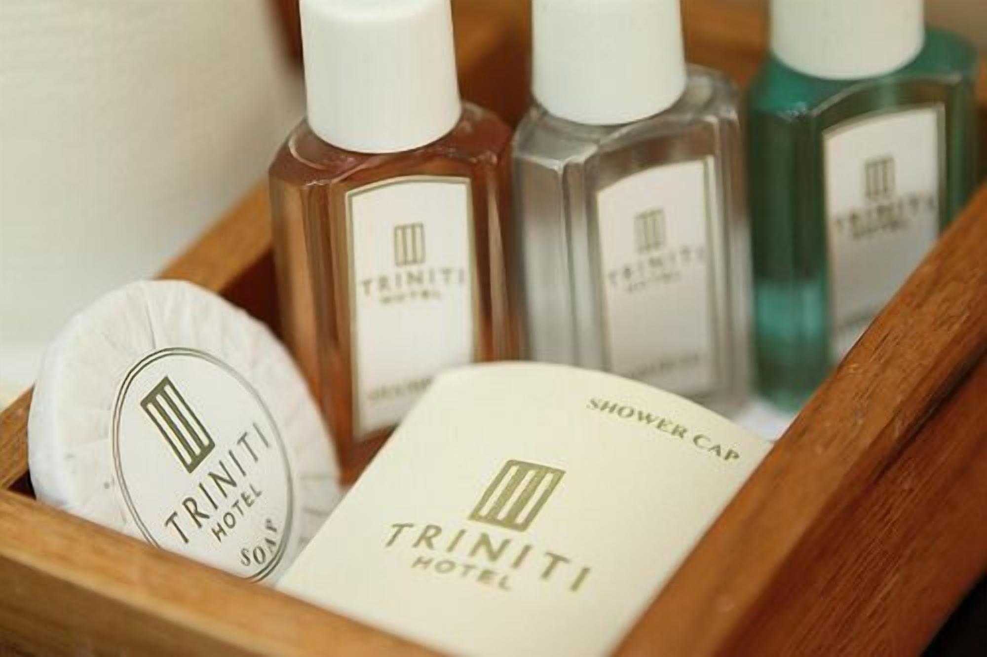 Triniti Hotel Jakarta Luaran gambar