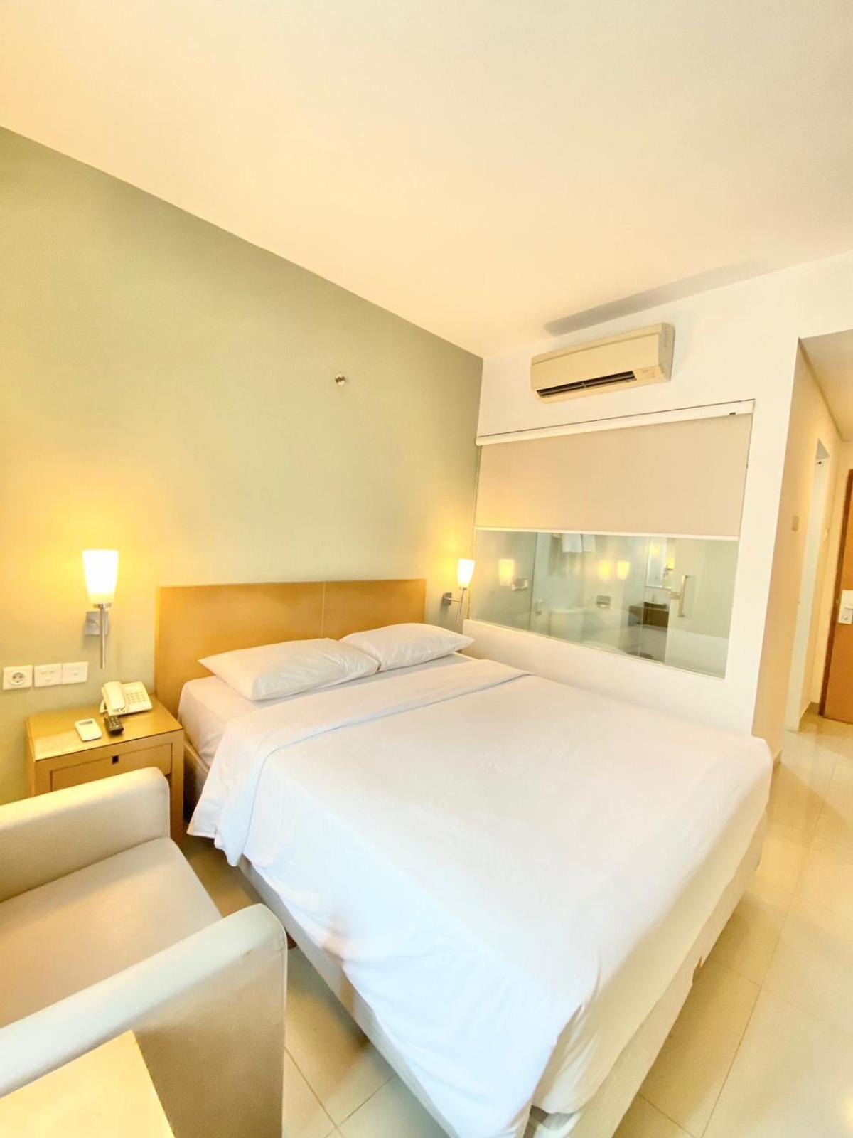 Triniti Hotel Jakarta Luaran gambar