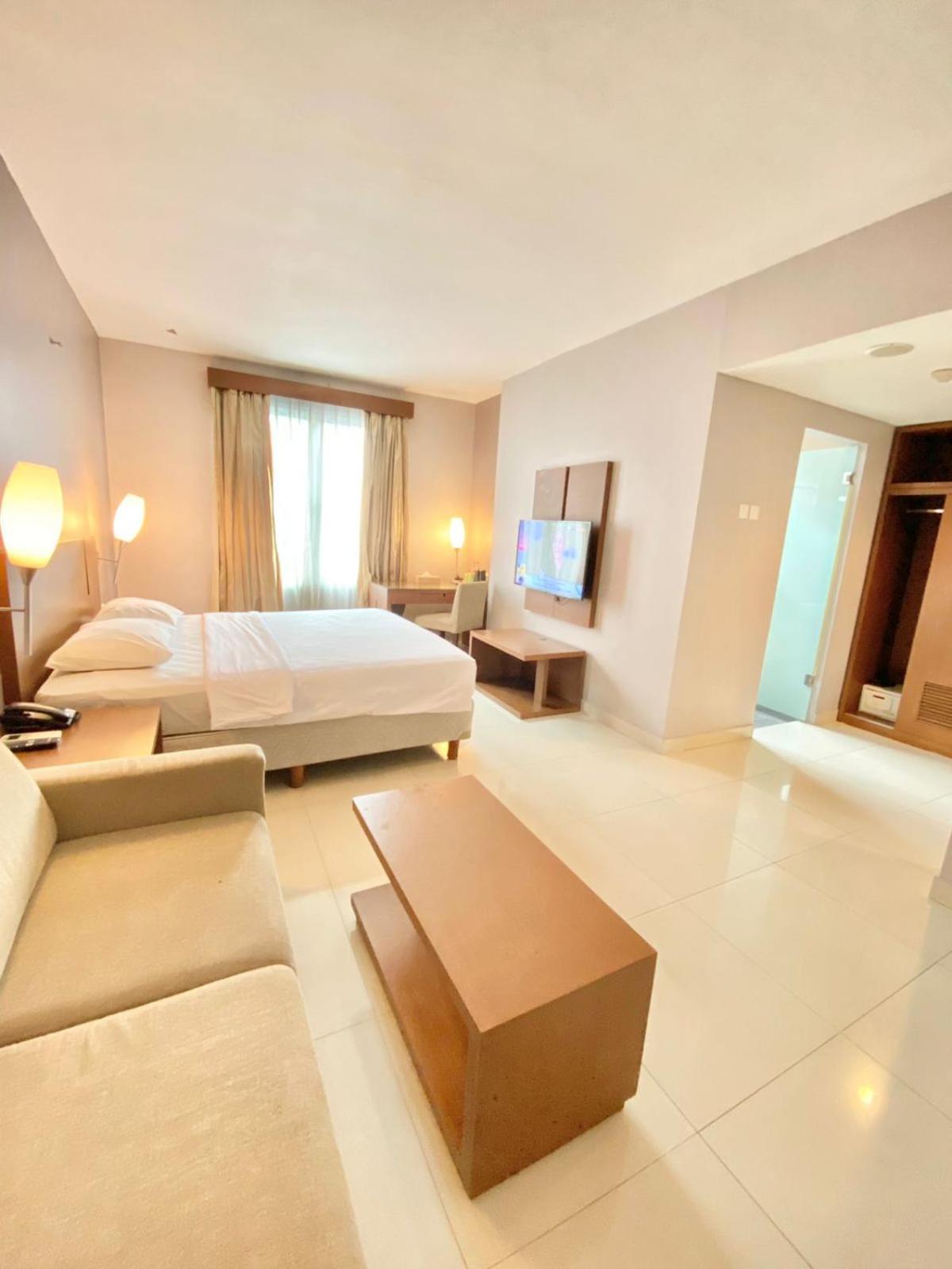 Triniti Hotel Jakarta Luaran gambar