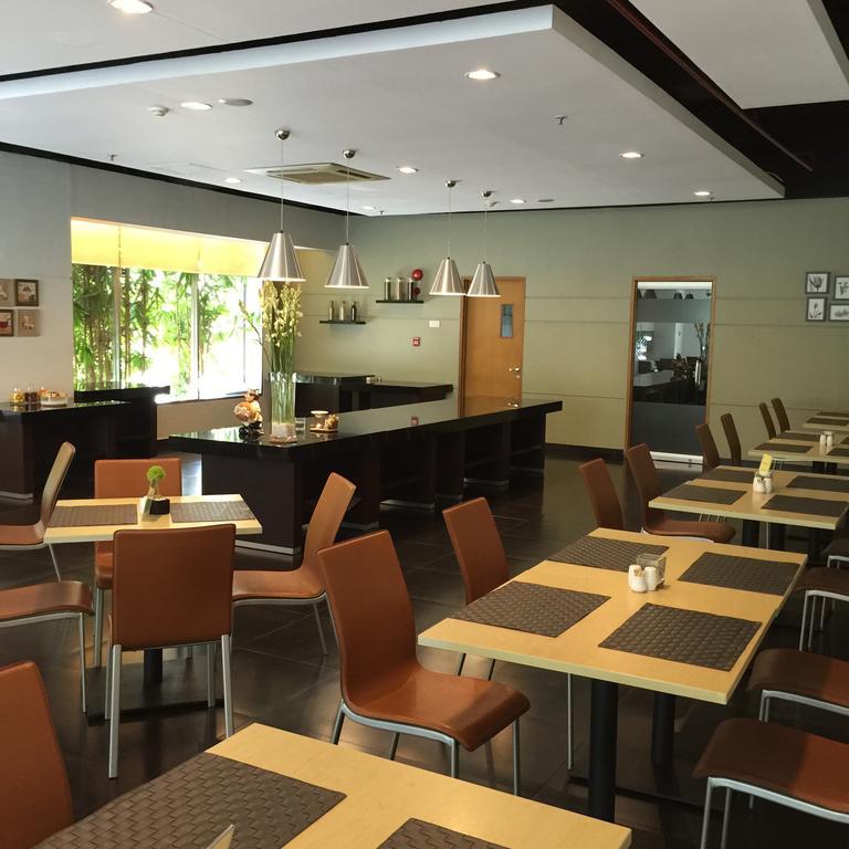 Triniti Hotel Jakarta Luaran gambar