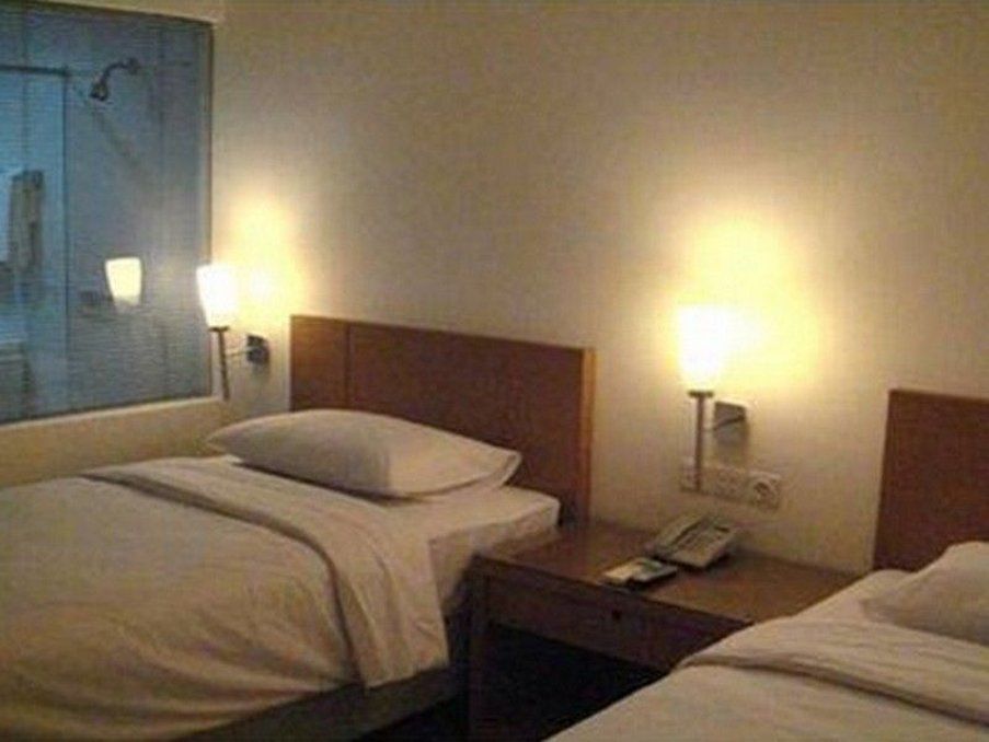 Triniti Hotel Jakarta Luaran gambar