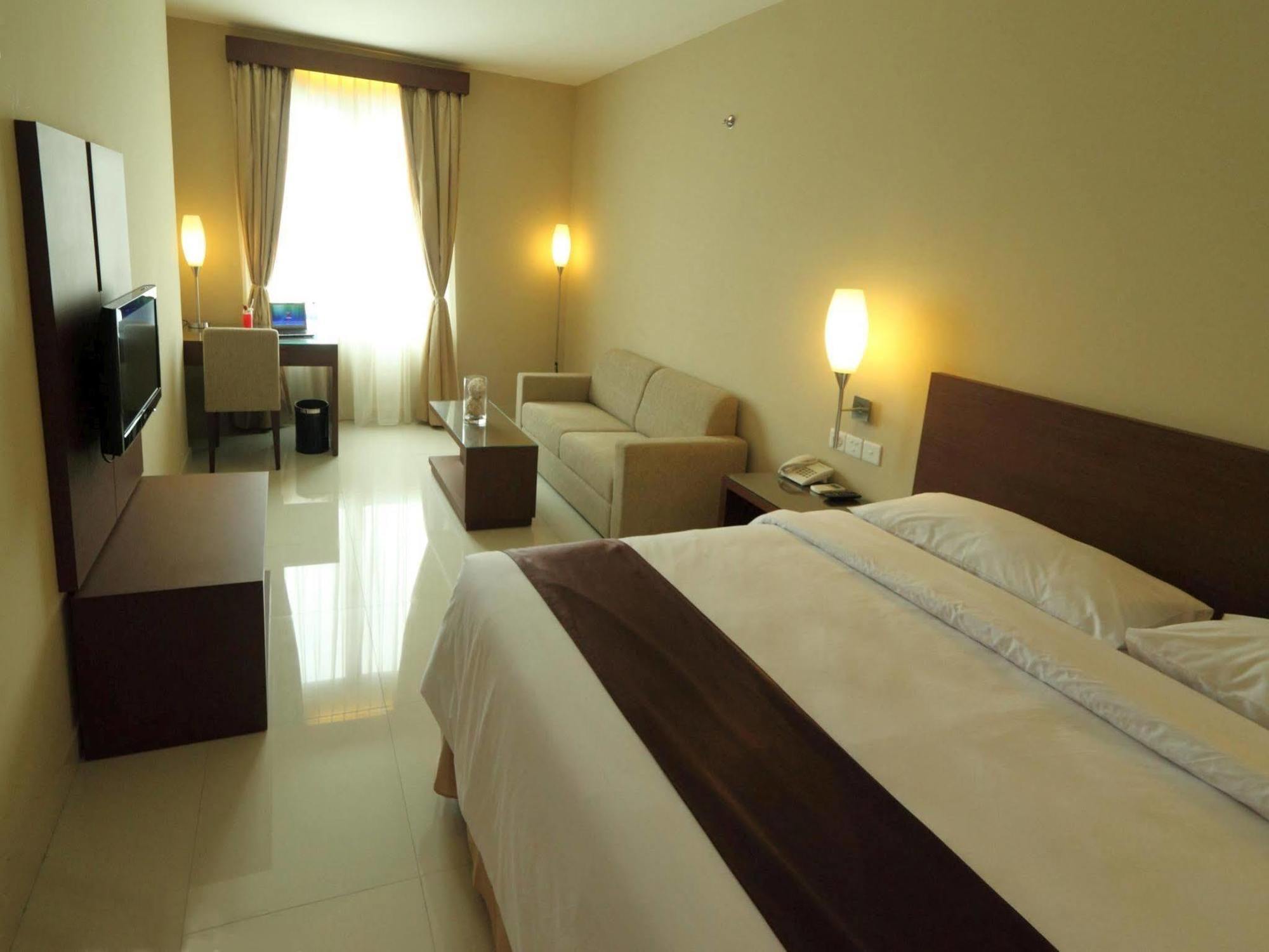 Triniti Hotel Jakarta Luaran gambar