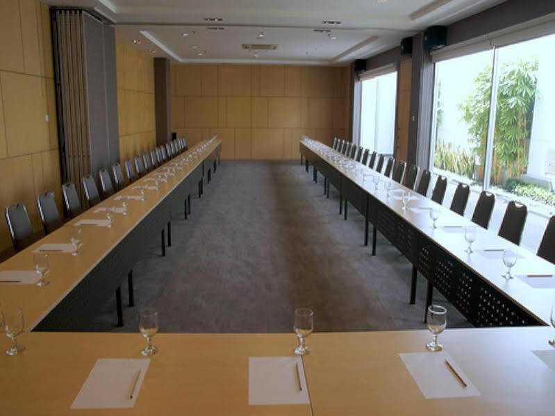 Triniti Hotel Jakarta Luaran gambar