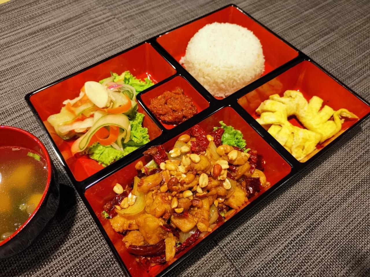 Triniti Hotel Jakarta Luaran gambar